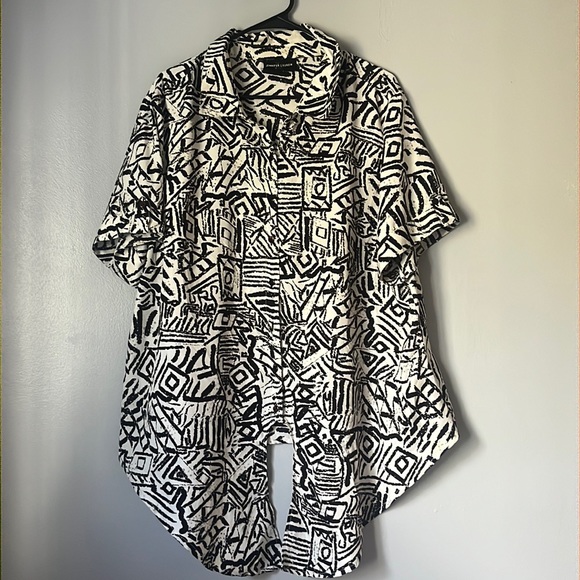 Black and White Geometric Print Plus Size Collared Button Up with Tie Bottom - Picture 2 of 7